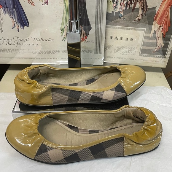 Burberry Nova Flats - Picture 5 of 9